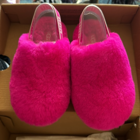 Ugg - Picture 3 of 4